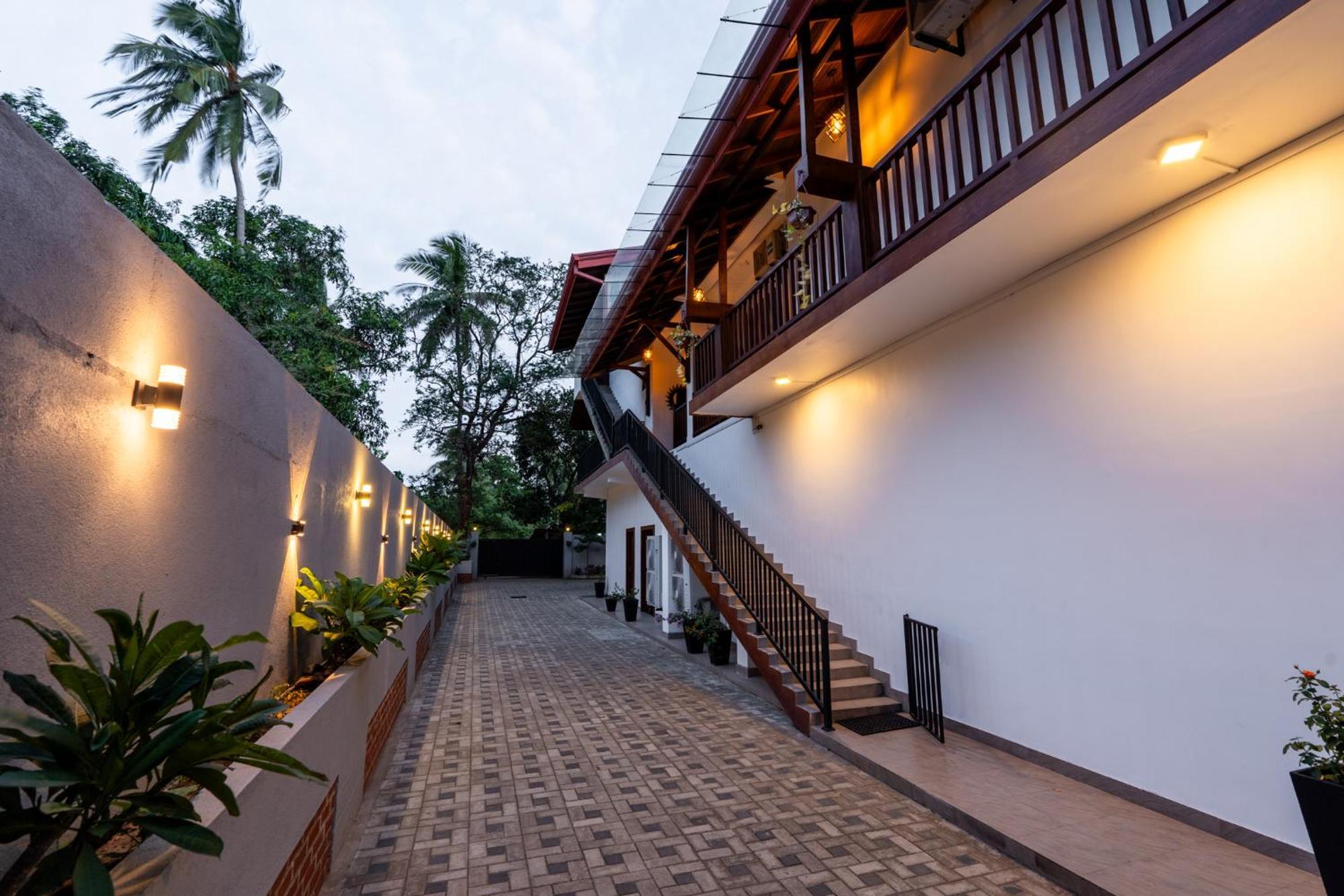 Golden Stars Hotel Dambulla Exterior photo