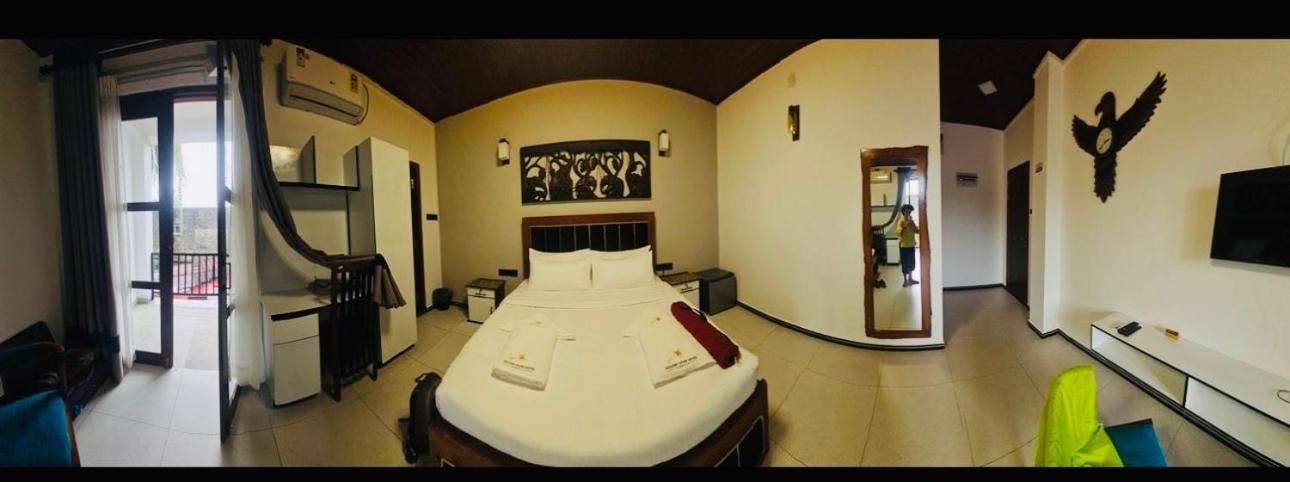 Golden Stars Hotel Dambulla Exterior photo